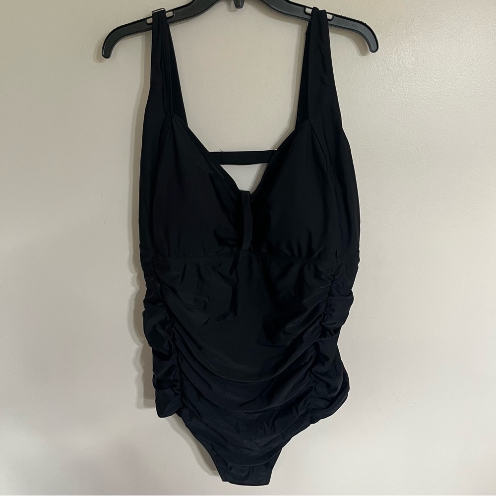 Daci Women’s Plus Size One Piece Black Swimsuit Rouched Sides Size‎ 28W New